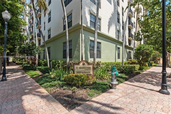 1919 Van Buren St # 812A, Hollywood FL 33020