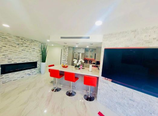 7075 NW 186th St # C304, Hialeah FL 33015