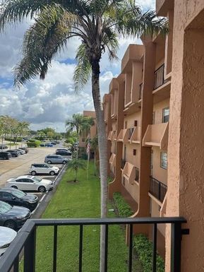 3048 E Sunrise Lakes Dr # 314, Sunrise FL 33322