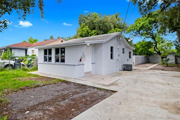 2919 NW 30th St, Miami FL 33142