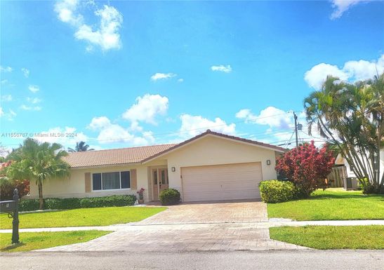 8 Tam O Shanter Ln, Boca Raton FL 33431