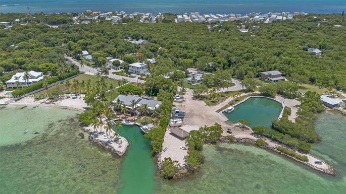 140 S Bay Harbor Dr, Key Largo FL 33037