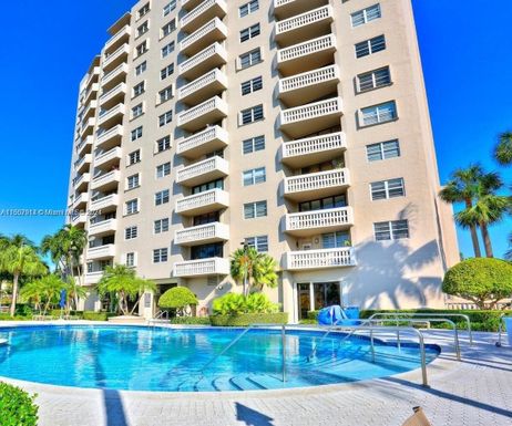 90 Edgewater Dr # 402, Coral Gables FL 33133