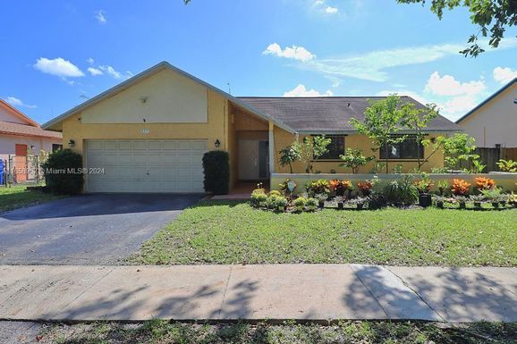 2311 NW 101st Ter, Pembroke Pines FL 33026