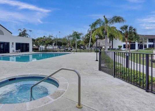 202 Lake Pointe Dr # 104, Oakland Park FL 33309