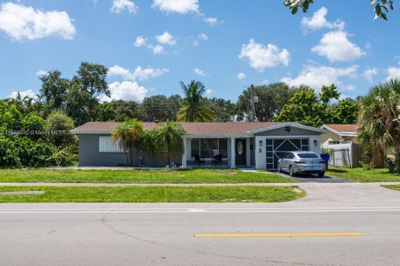 308 S 56th Ave, Hollywood FL 33023