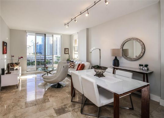 888 Brickell Key Dr # 902, Miami FL 33131