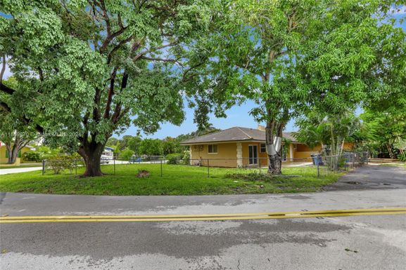 1699 NE 33rd St, Oakland Park FL 33334