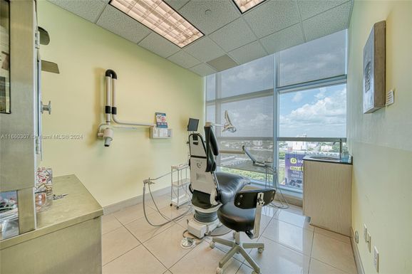 175 SW 7th St # 1212, Miami FL 33130