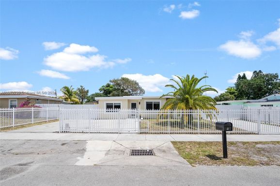 23 Miami Gardens Rd # 1, West Park FL 33023