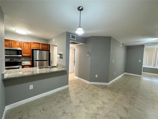 2841 N Oakland Forest Dr # 111, Oakland Park FL 33309