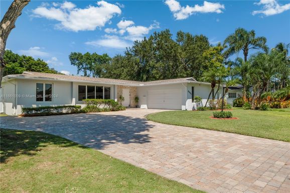 8335 SW 157th St, Palmetto Bay FL 33157