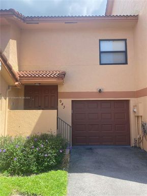 943 SW 113th Ter, Pembroke Pines FL 33025