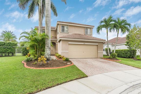 528 Live Oak Ln, Weston FL 33327