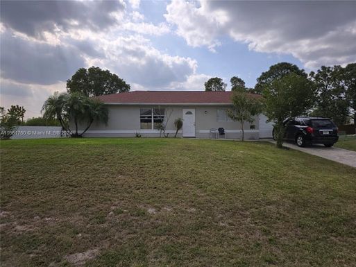 909 SALLY AVE NE, Lehigh Acres FL 33971