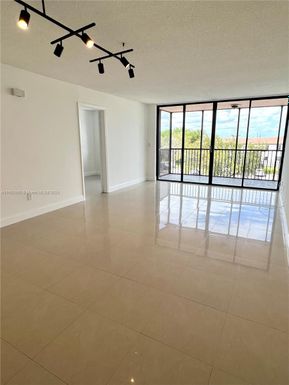 20860 San Simeon Way # 6, Miami FL 33179