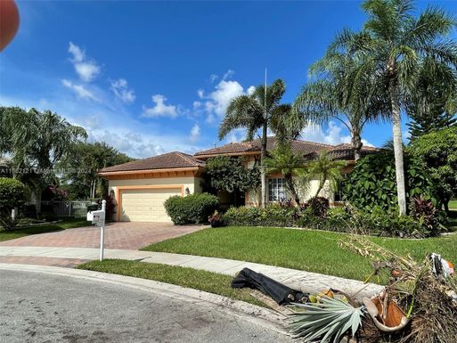 19321 SW 69th St, Pembroke Pines FL 33332