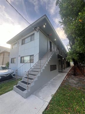 421 SW 6th St # 8, Miami FL 33130