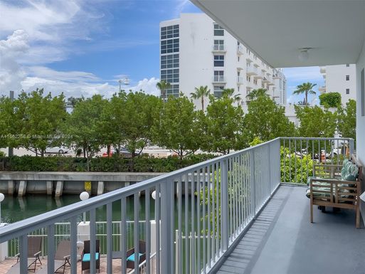 1674 Bay Rd # 201, Miami Beach FL 33139