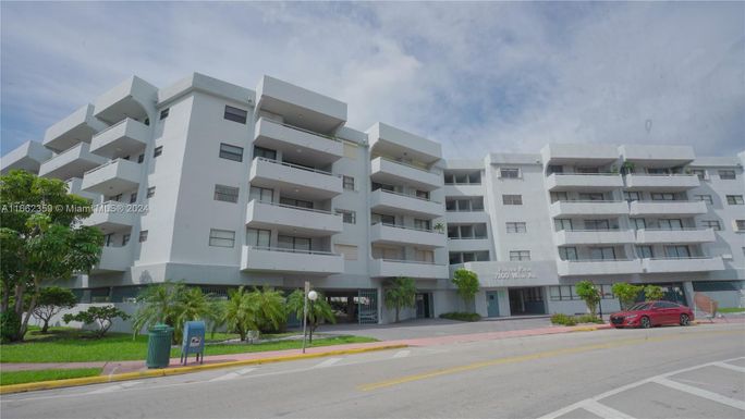 7300 Wayne Ave # 315, Miami Beach FL 33141