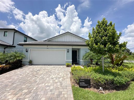 2961 Shortleaf Ave, Lauderdale Lakes FL 33311