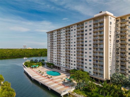 400 Kings Point Dr # 224, Sunny Isles Beach FL 33160