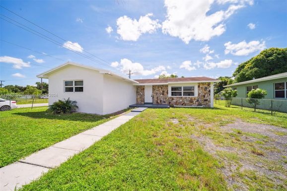 4200 SW 27th St, West Park FL 33023