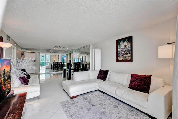 6039 Collins Ave # 1530, Miami Beach FL 33140