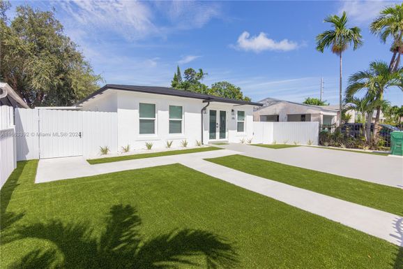 345 NW 45th St, Miami FL 33127