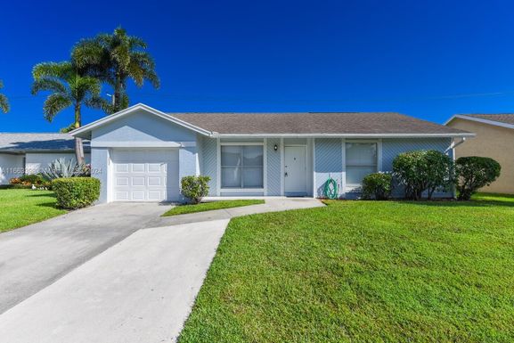 137 Arrowhead Cir # 137, Jupiter FL 33458