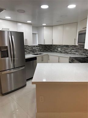 8333 Lake Dr # 307, Doral FL 33166