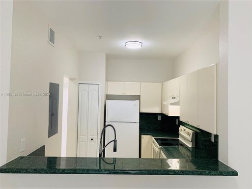 7080 NW 177th St # 13, Hialeah FL 33015