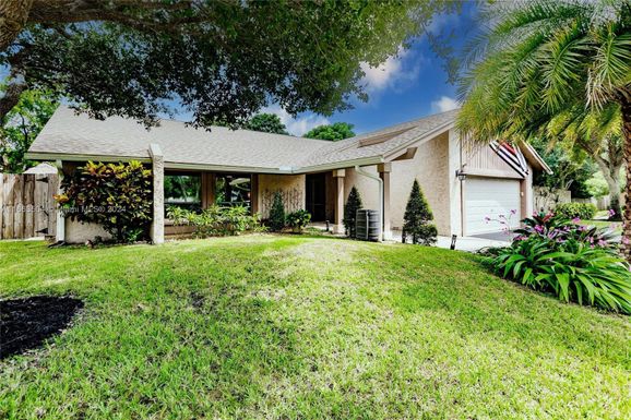 7901 NW 6th Ct, Plantation FL 33324