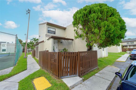 10296 NW 9th St Cir, Miami FL 33172