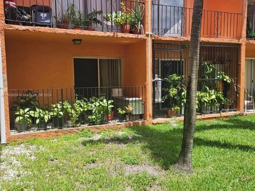 1300 W 47th Pl # 117, Hialeah FL 33012