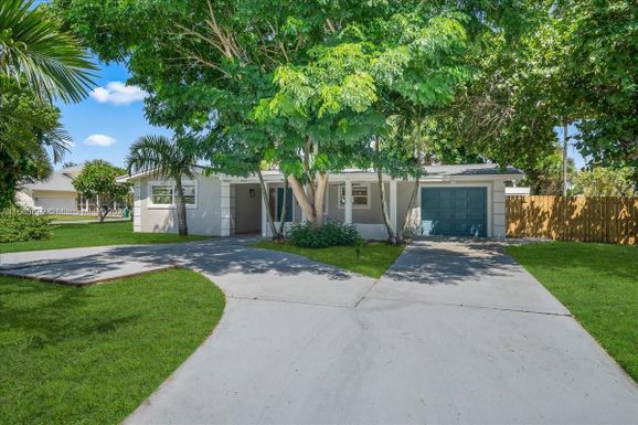 250 Poinsetta St, Indialantic FL 32903