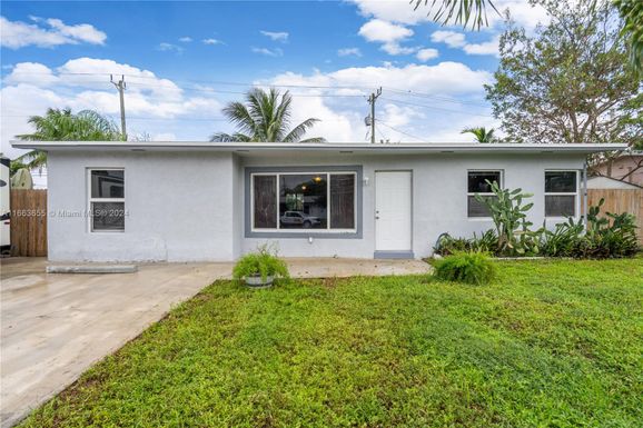 2560 NE 8th Ter, Pompano Beach FL 33064