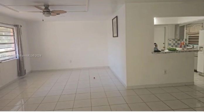 185 NE 152nd St # 185, Miami FL 33162