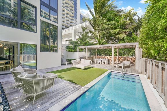 2201 Collins Ave # 1, Miami Beach FL 33139