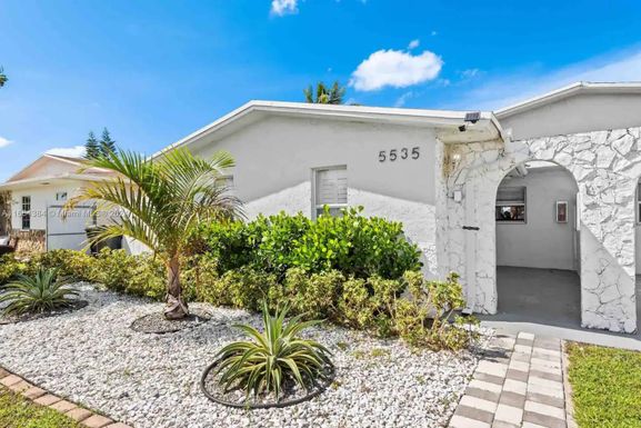 5535 SW 24th Ave, Dania Beach FL 33312