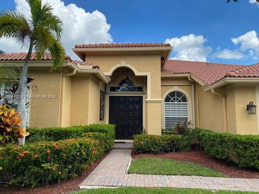 19255 N Hibiscus St, Weston FL 33332