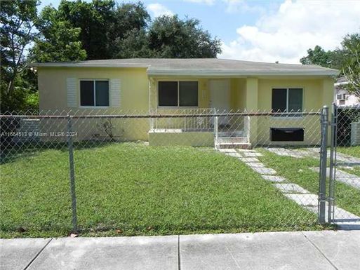 124 NE 118th St, Miami FL 33161