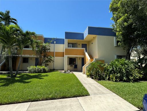 183 Lakeview Dr # 106, Weston FL 33326