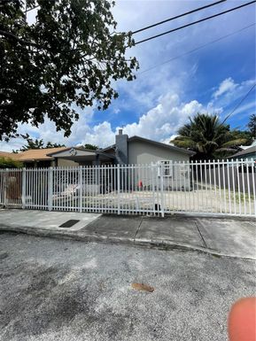 1143 NW 27th St, Miami FL 33127