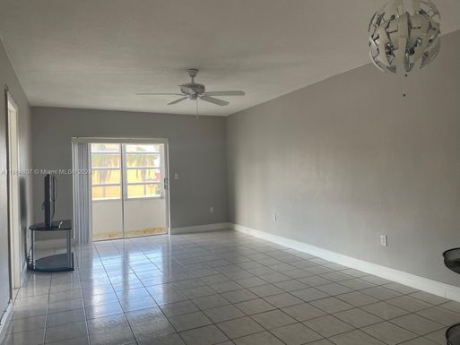 140 Royal Palm Rd # 219, Hialeah Gardens FL 33016