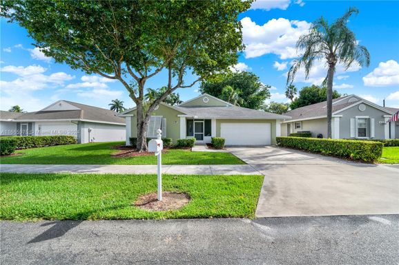 527 SE 27th Dr, Homestead FL 33033