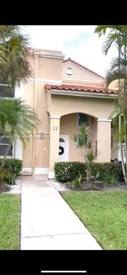 561 N Racquet Club Rd # 22, Weston FL 33326