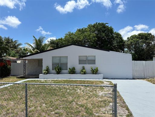 4310 SW 27th St, West Park FL 33023