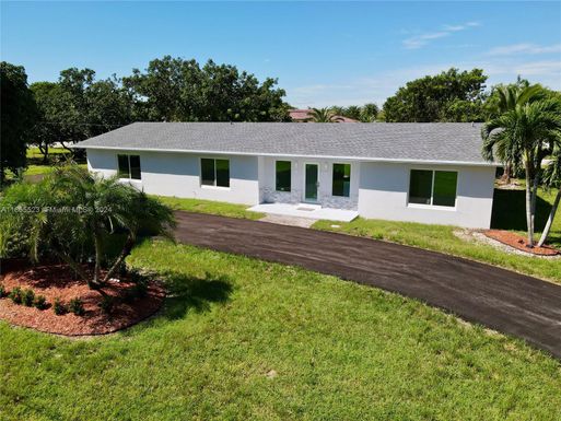 27501 SW 162nd Ct, Homestead FL 33031