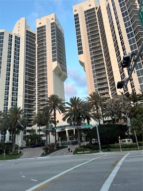 19333 Collins Ave # 2102, Sunny Isles Beach FL 33160